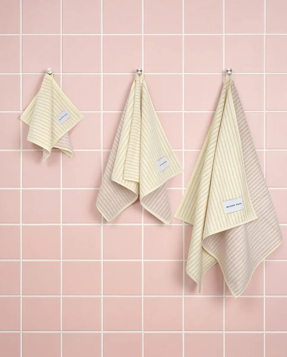 Maison Deux Dual Stripe Badehåndkle Butter Yellow Pink 70x140 cm