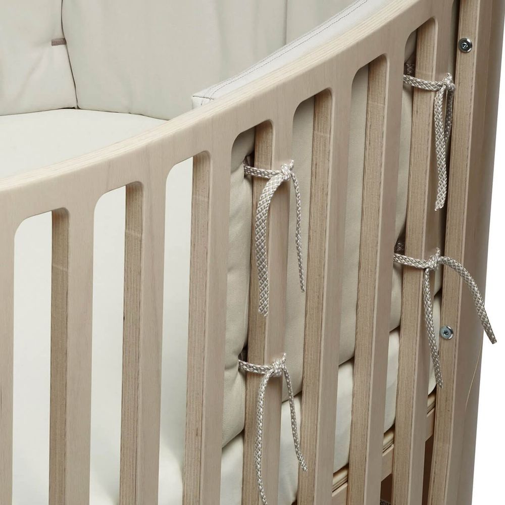 Leander Classic Kantbeskyttelse til Babyseng cappuccino