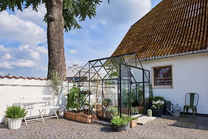 Hovedbilde Halls Drivhus Qube 8 Herdet Glass Sort 6,3 m²