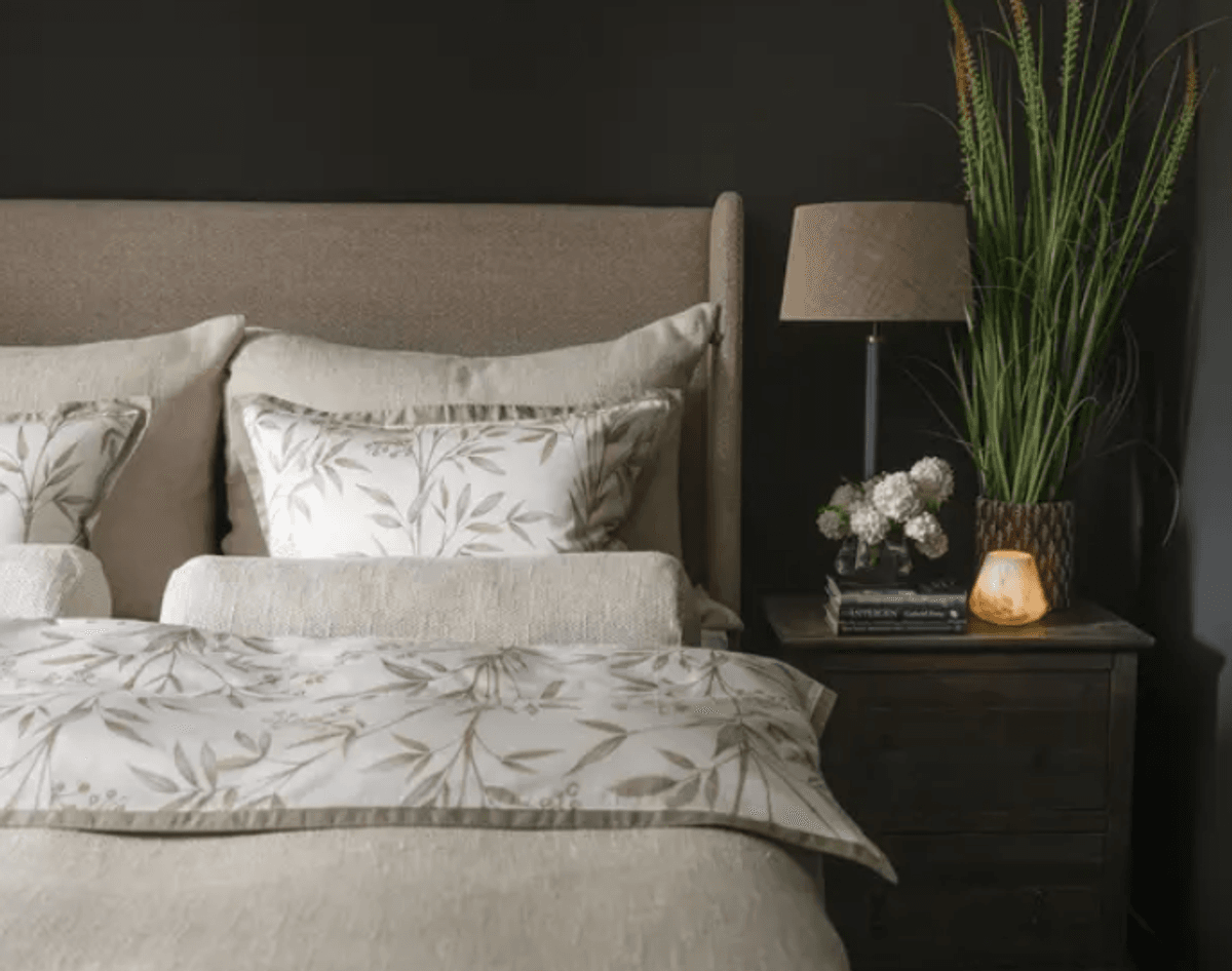 Halvor Bakke Agira Sengeteppe 160x260 cm Beige