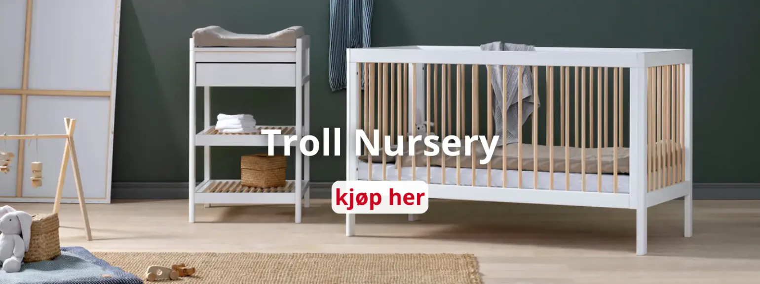 Troll Nursery sprinkelseng, stellematte og stellebord i moderne barnerom